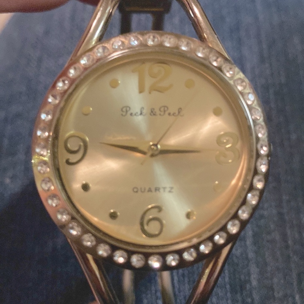𝅺WOMEN’S Peck & Peck Bangle Silver Tone Bangle Watch